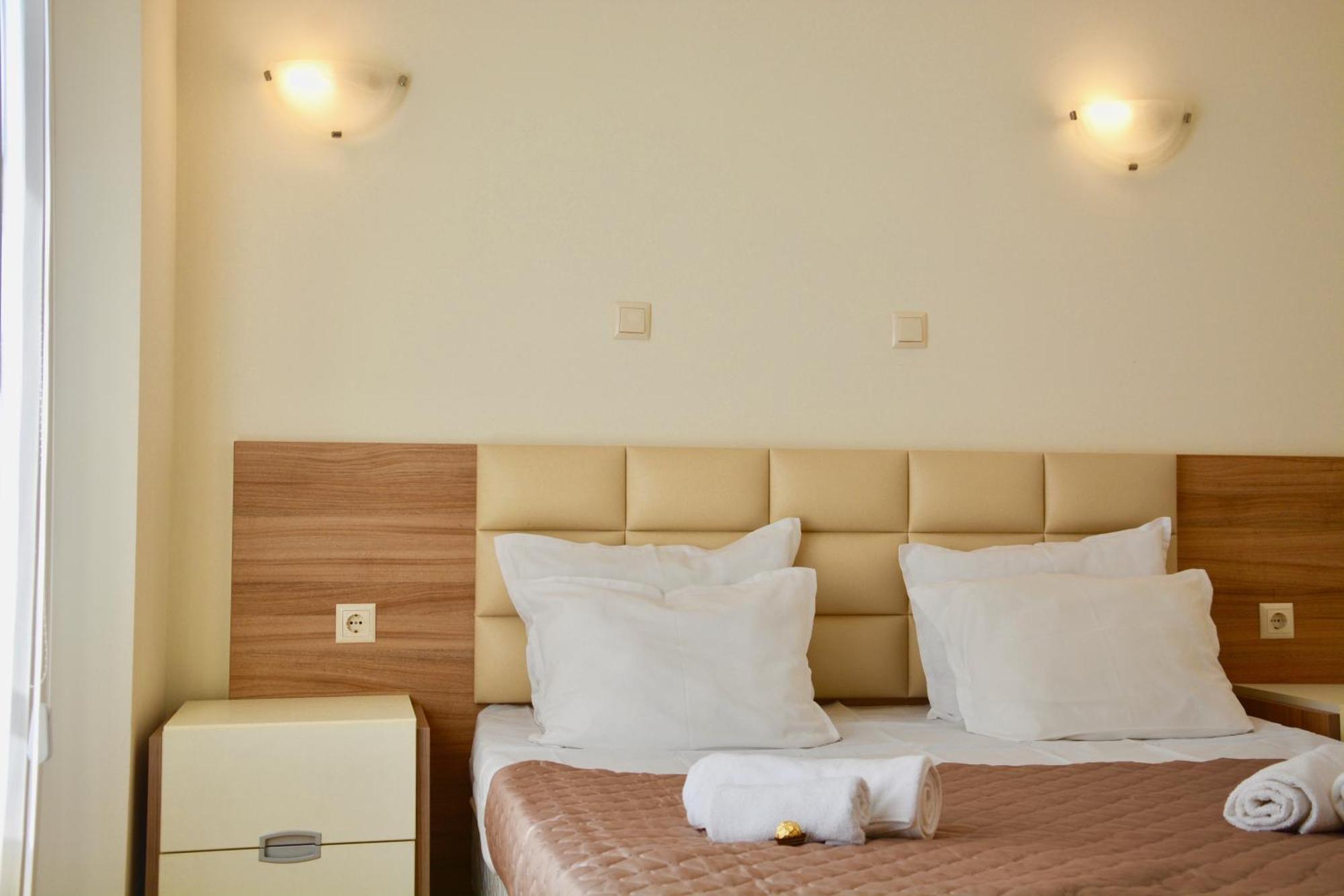 Rainbow 1 Holiday Complex Pantai Sunny Bagian luar foto